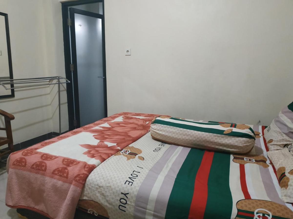 Spot On 2832 Sukatani Indah 2* Depok
